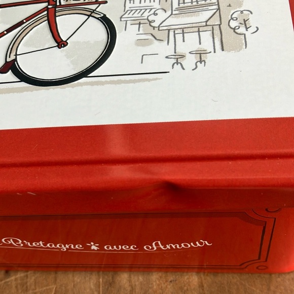 Set of 2 Paris France graphic themed French Biscuit metal Tins - Picture 9 of 13